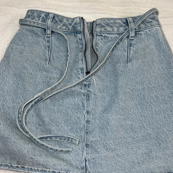 Pacsun denim skirt with tie and zipper in back - Picture 4 of 4